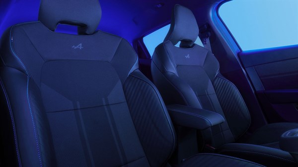 Renault Novi CLIO E-TECH FULL HYBRID - upholstery and steering wheel
