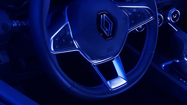 Renault Clio full hybrid E-Tech - upholstery and steering wheel
