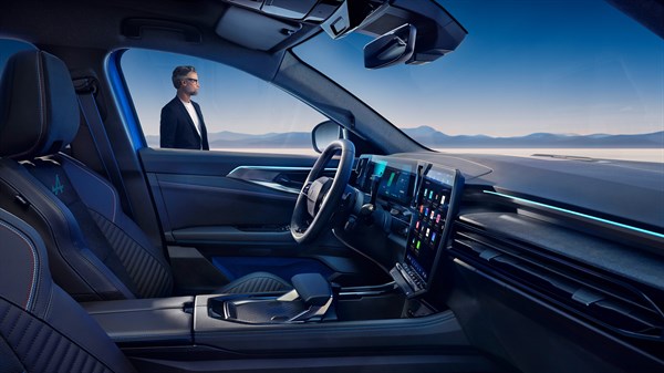Renault Rafale E-Tech hybrid - carpet