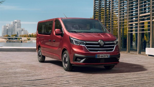 Renault Trafic Passenger - distinctive styling