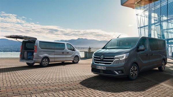 Renault Trafic SpaceClass - grille with chrome finish