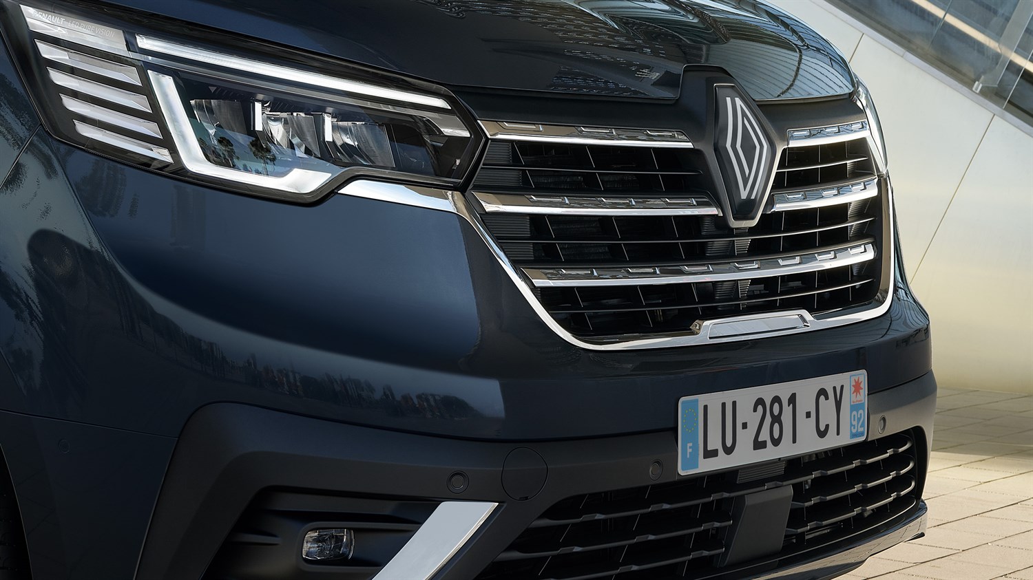 Renault Trafic SpaceClass - elegant and dynamic