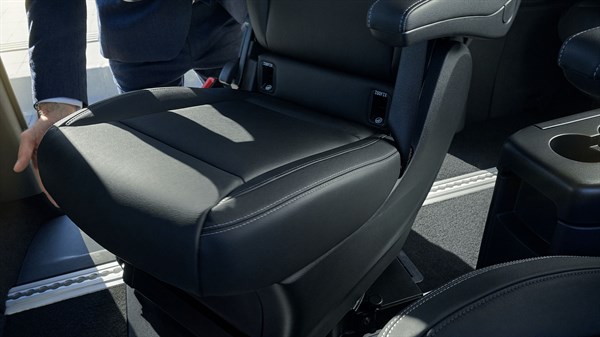 Renault Trafic SpaceClass - sliding rail-mounted seats
