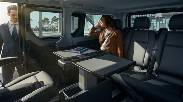 Renault Trafic SpaceClass - folding and sliding central table